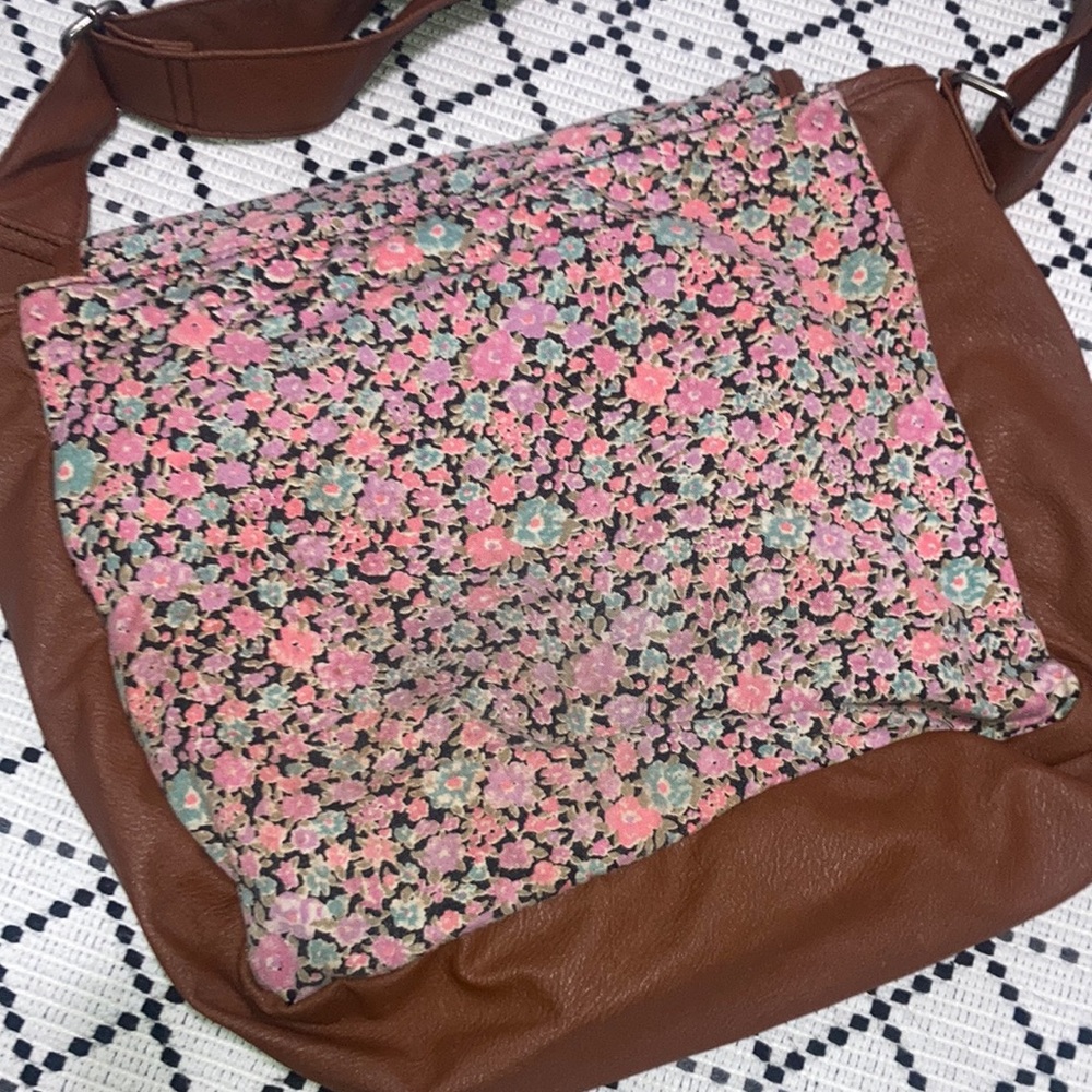 2 cute Roxy purses - Picture 7 of 9